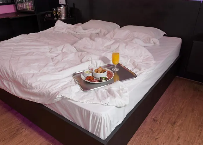 Tout Motel (Adults Only)